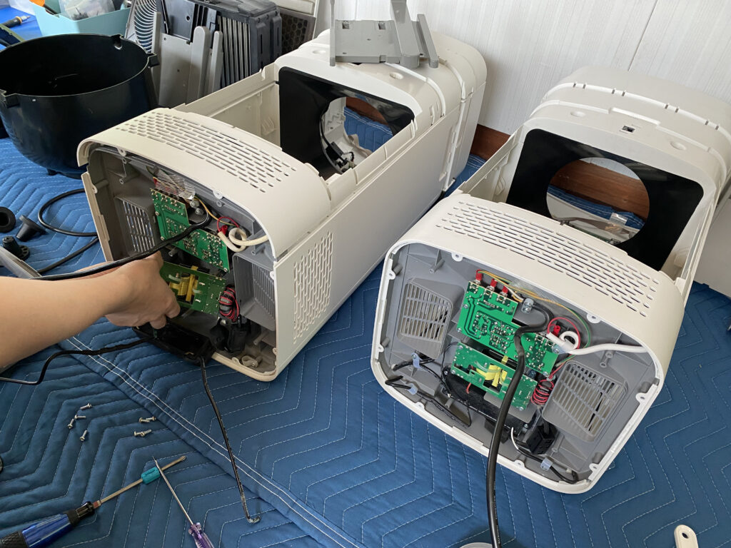 Airdog2台の修理分解作業中の様子