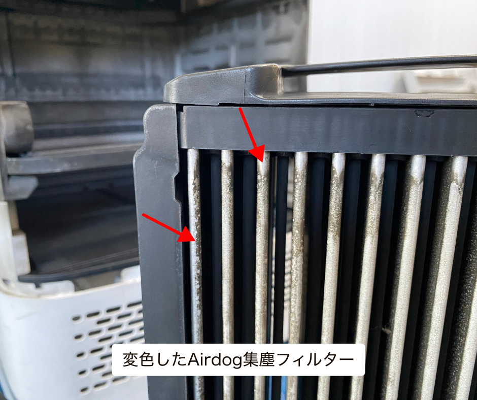 汚れで変色したAirdog集塵フィルターの状態