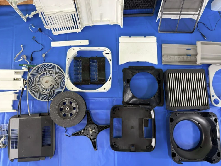 Airdogを完全分解し内部パーツを展開した状態